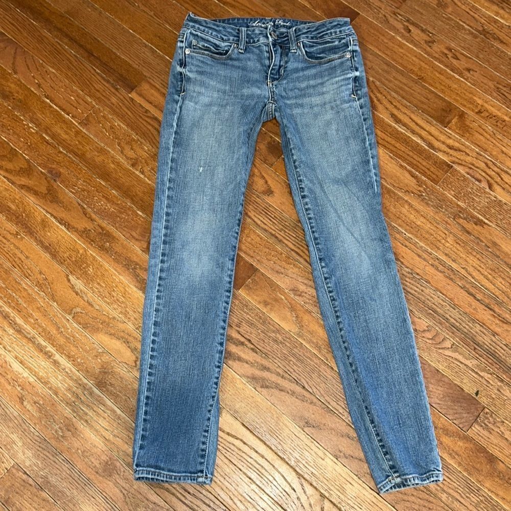 American Eagle Outfitters Skinny distressed jeans.women’s 4 short